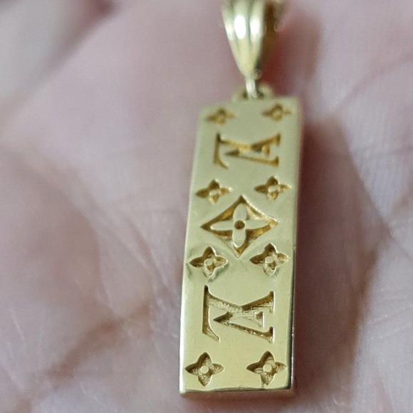 Gold curved with stylish design pendant - Picture 5 of 9